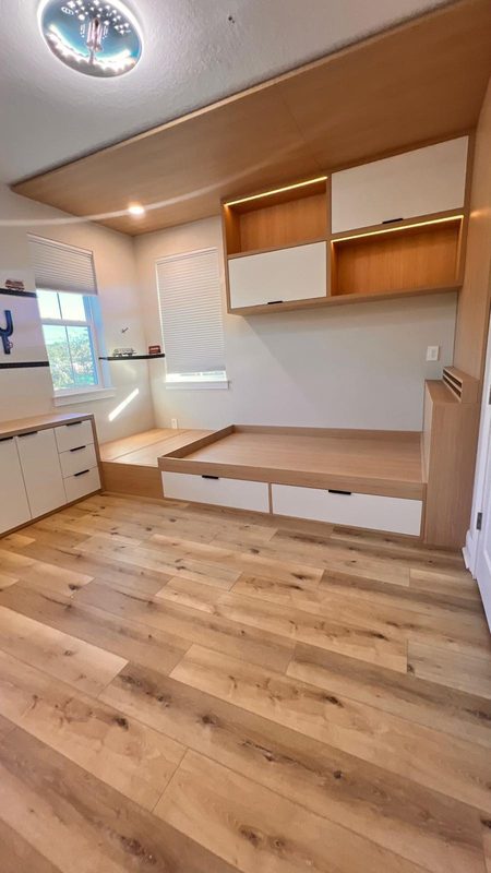Warm bedroom with integrated built-in storage