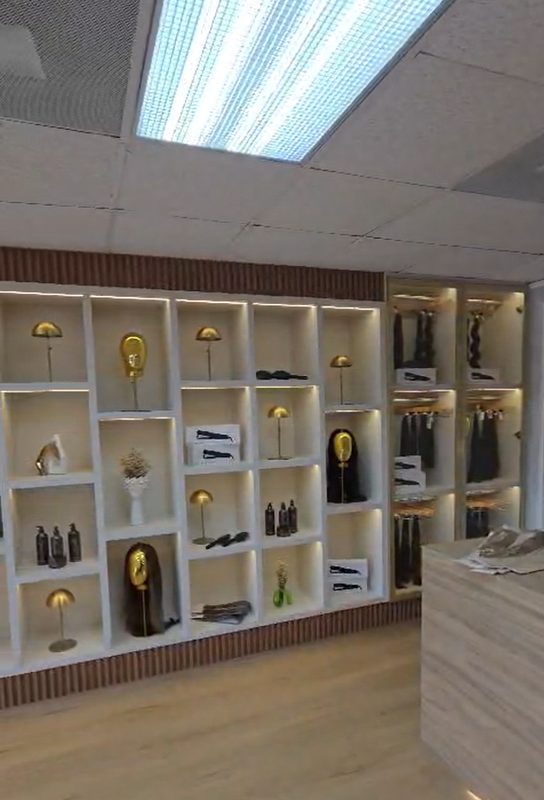 Luxury retail display with modular shelving