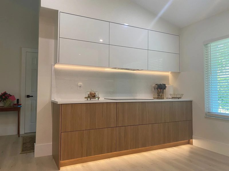 Contemporary kitchen with integrated upper cabinetry