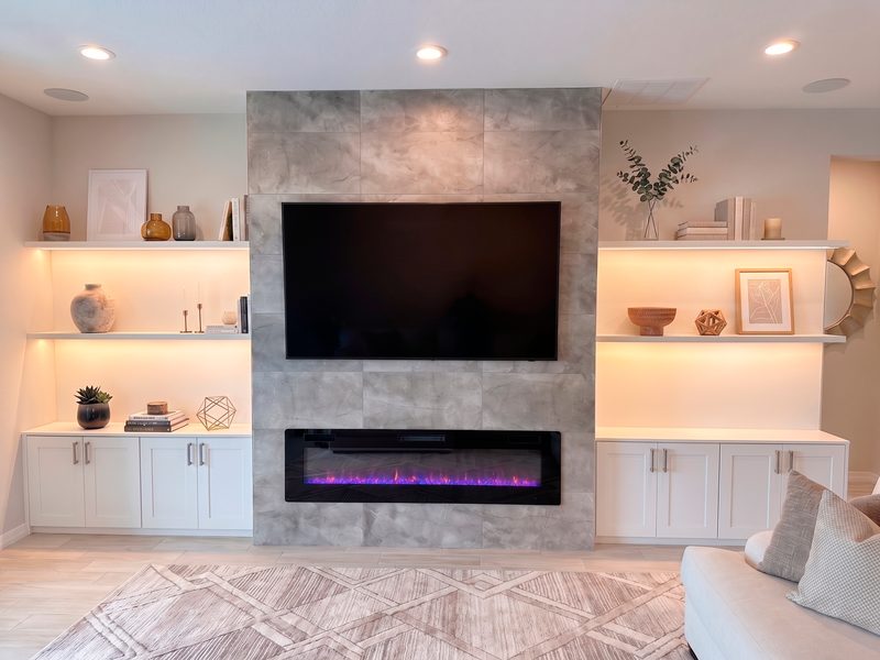 Warm living room with integrated fireplace millwork