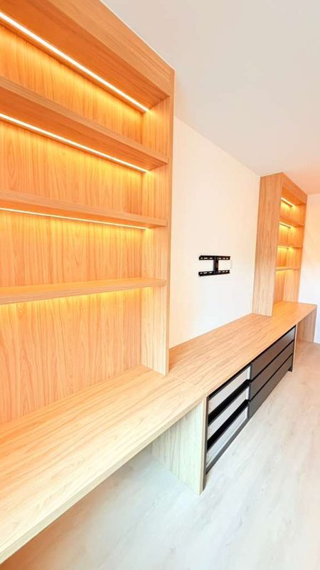 Warm retail display with illuminated shelving
